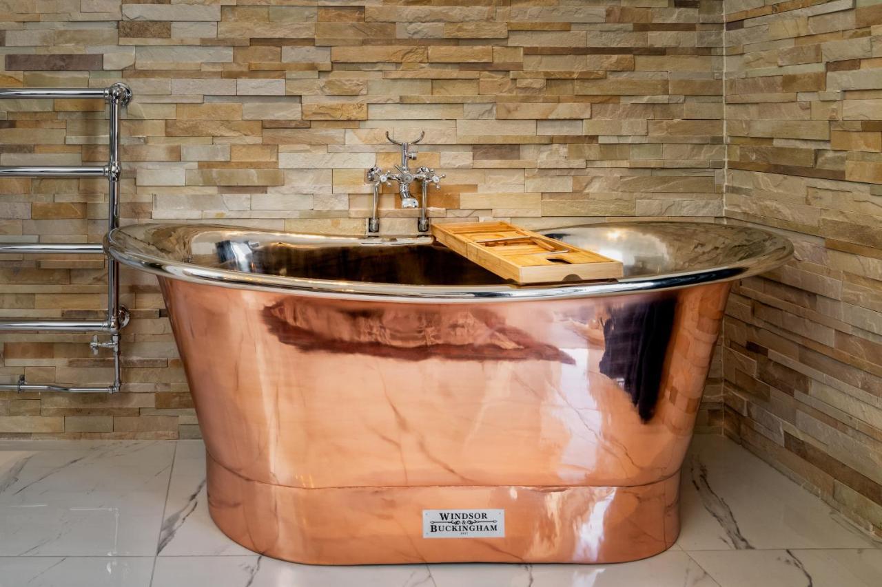Relax In Super Size Copper Tub - 2 Bedroom Villa Inverness Exterior photo